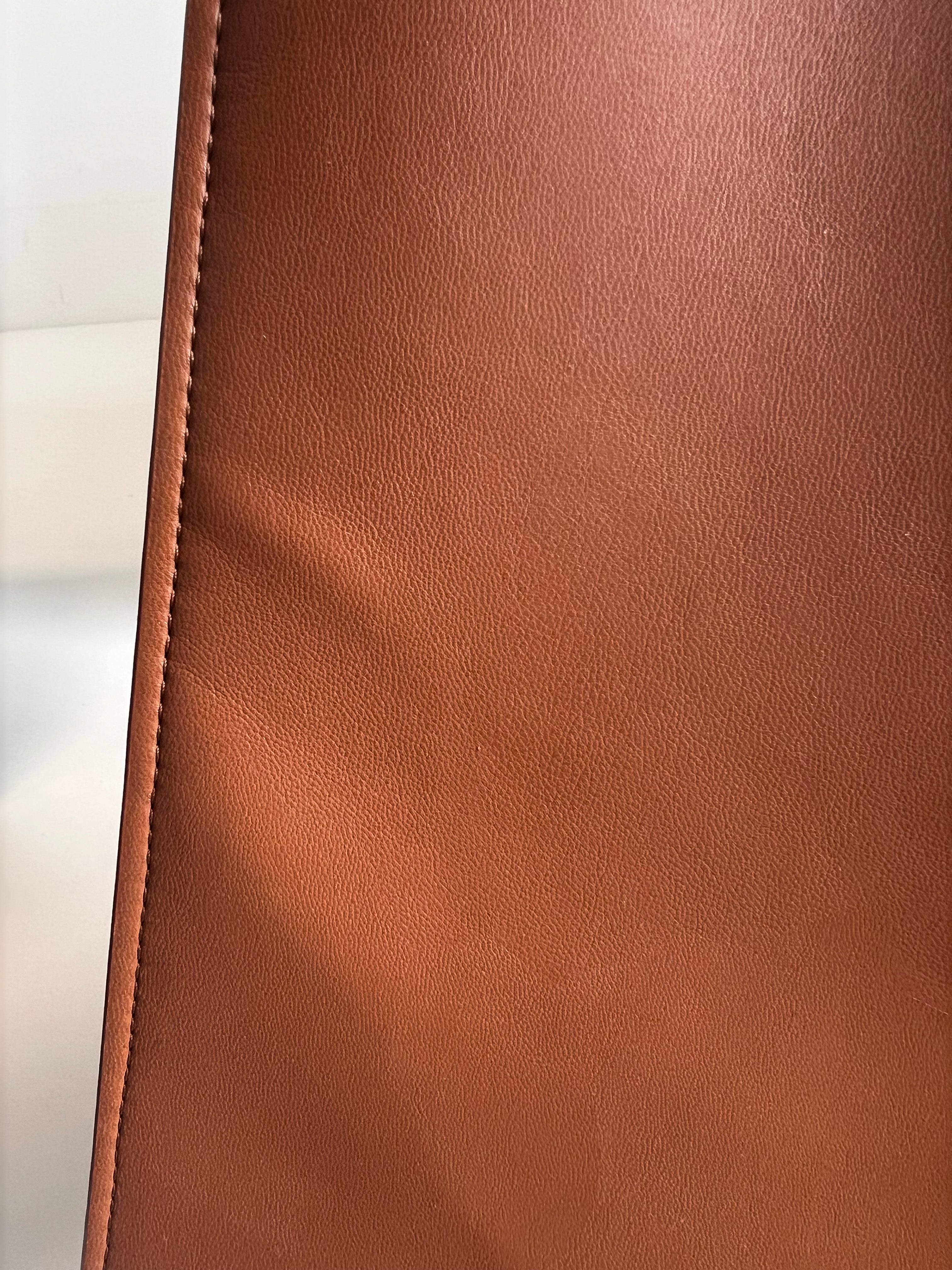 East Tote Acacia SAMPLE