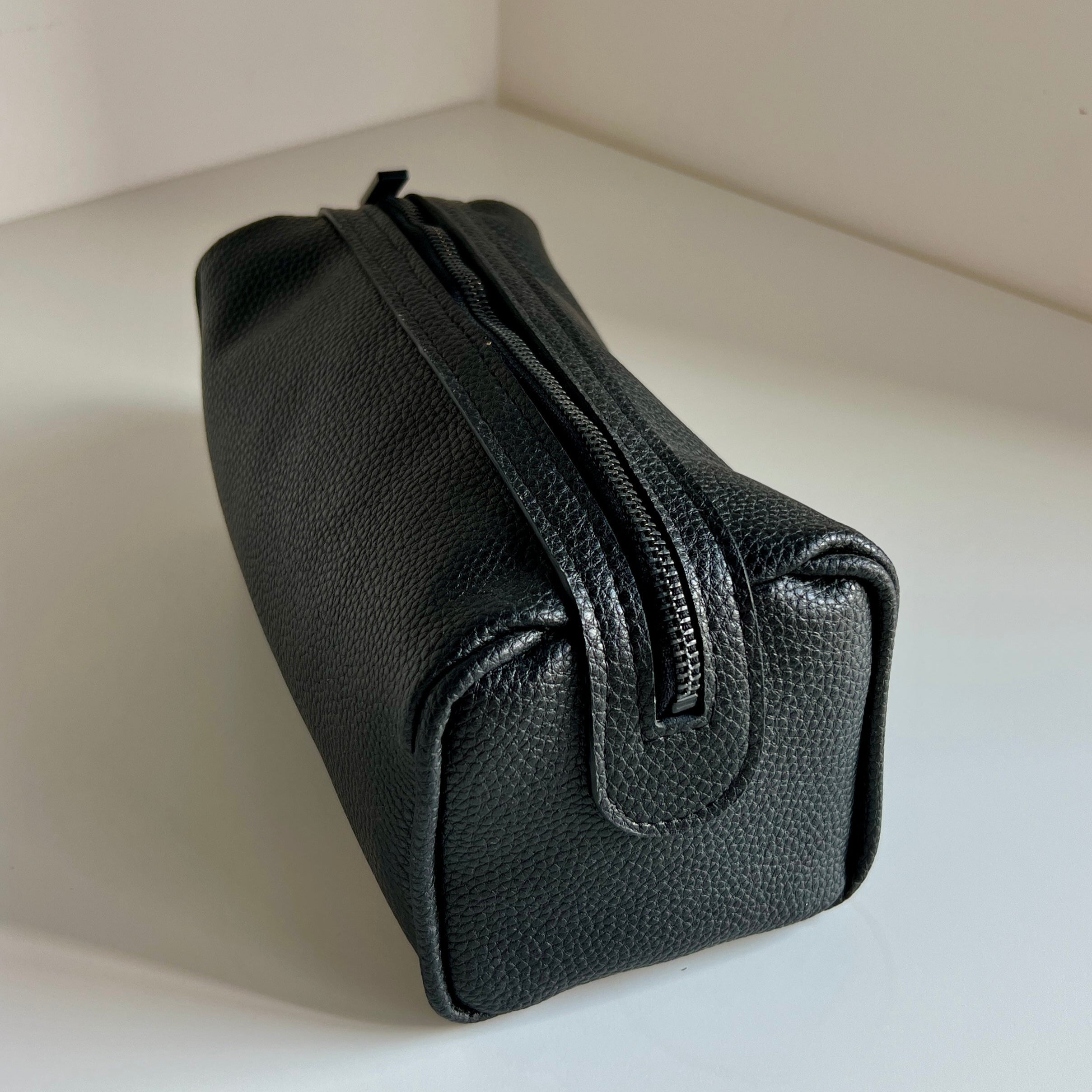 Pebbled Leather Washbag in Black Onyx SAMPLE