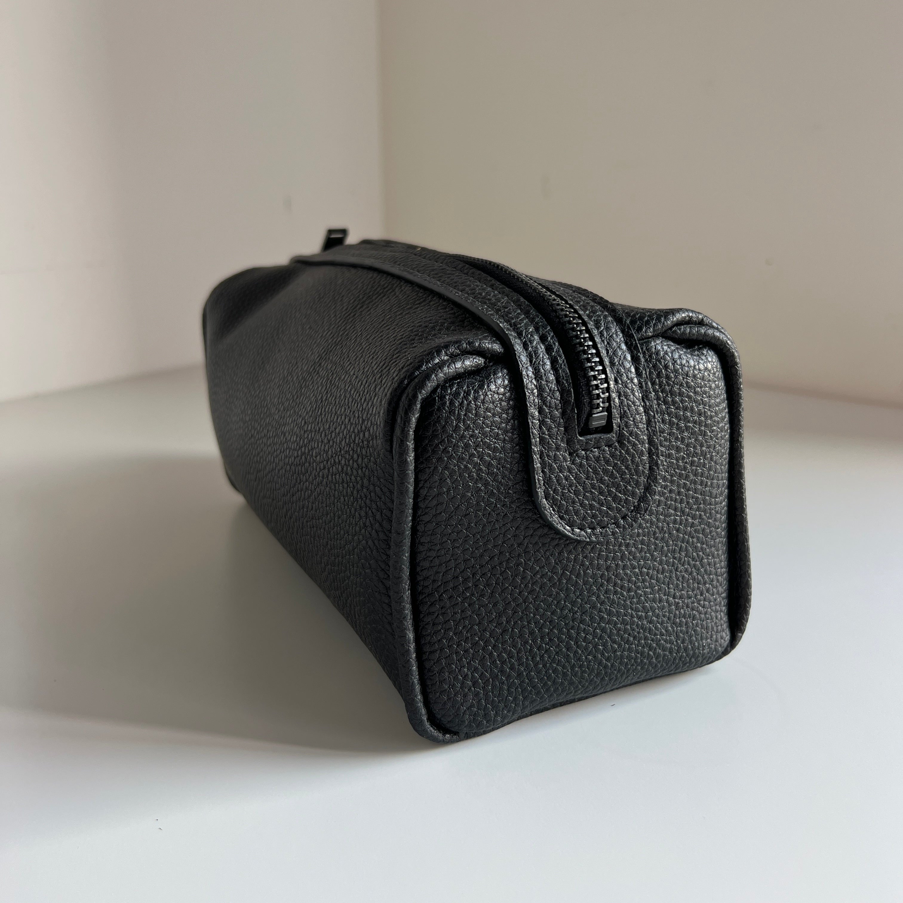 Pebbled Leather Washbag in Black Onyx SAMPLE