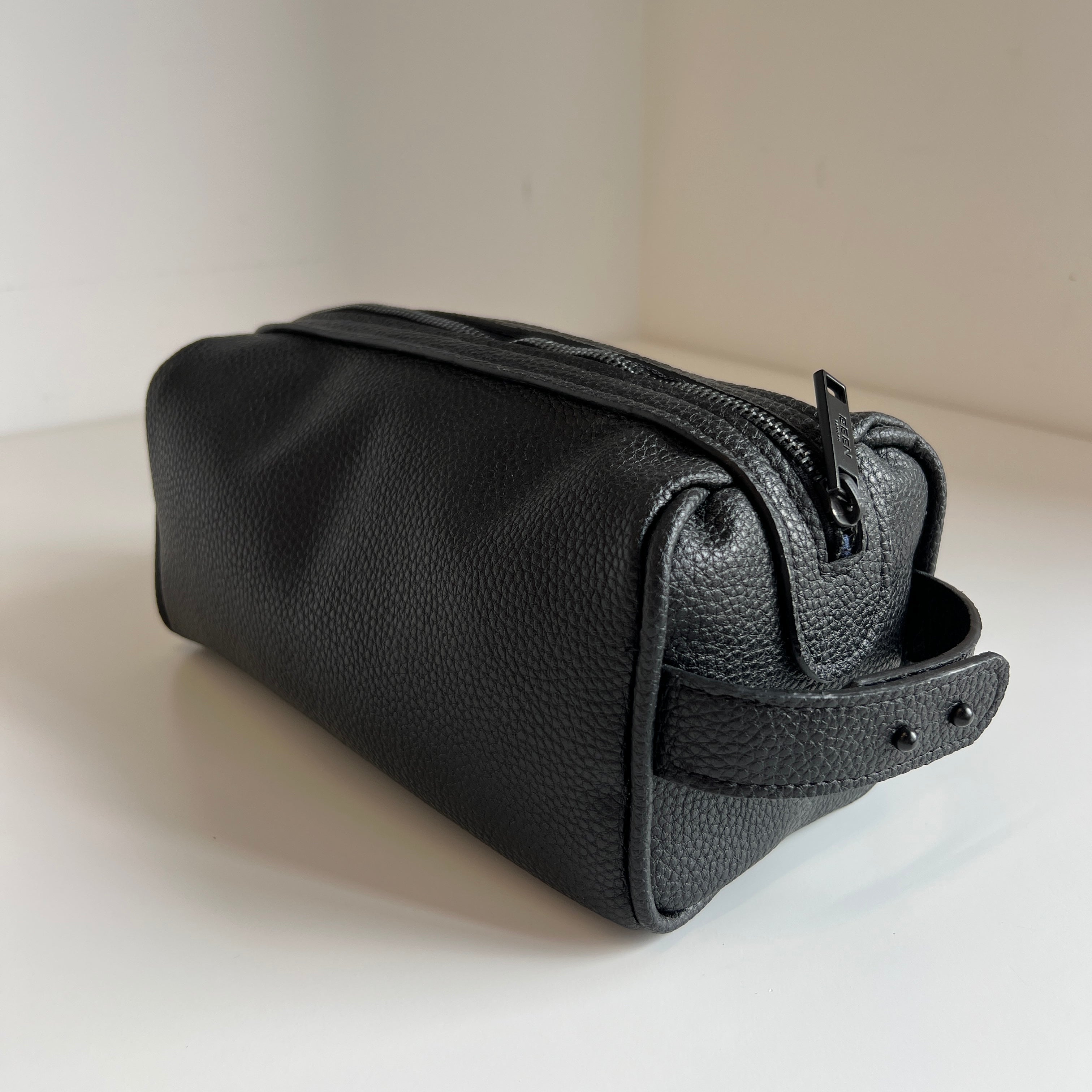 Pebbled Leather Washbag in Black Onyx SAMPLE