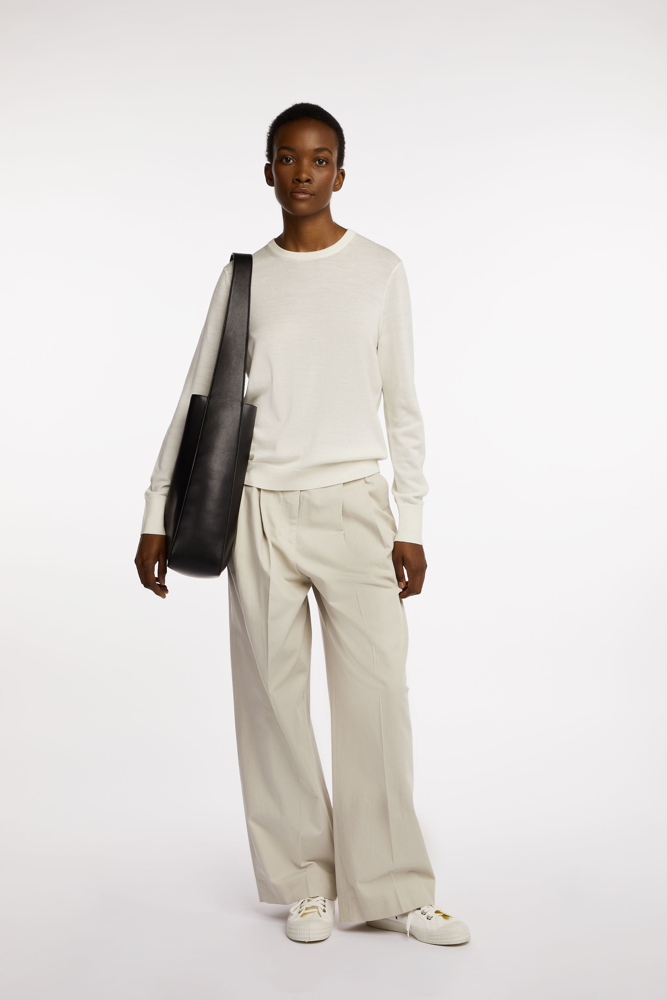 Rowe Tote in Black Onyx on model in studio