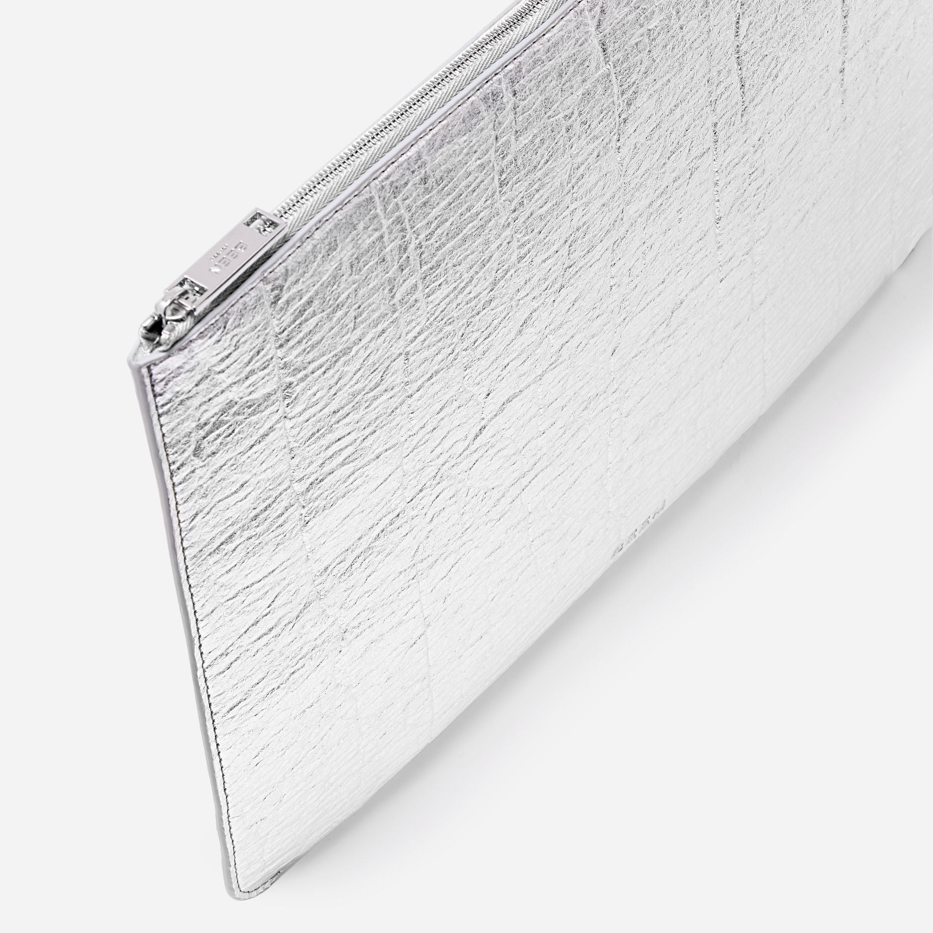 side view with silver BEEN london zip