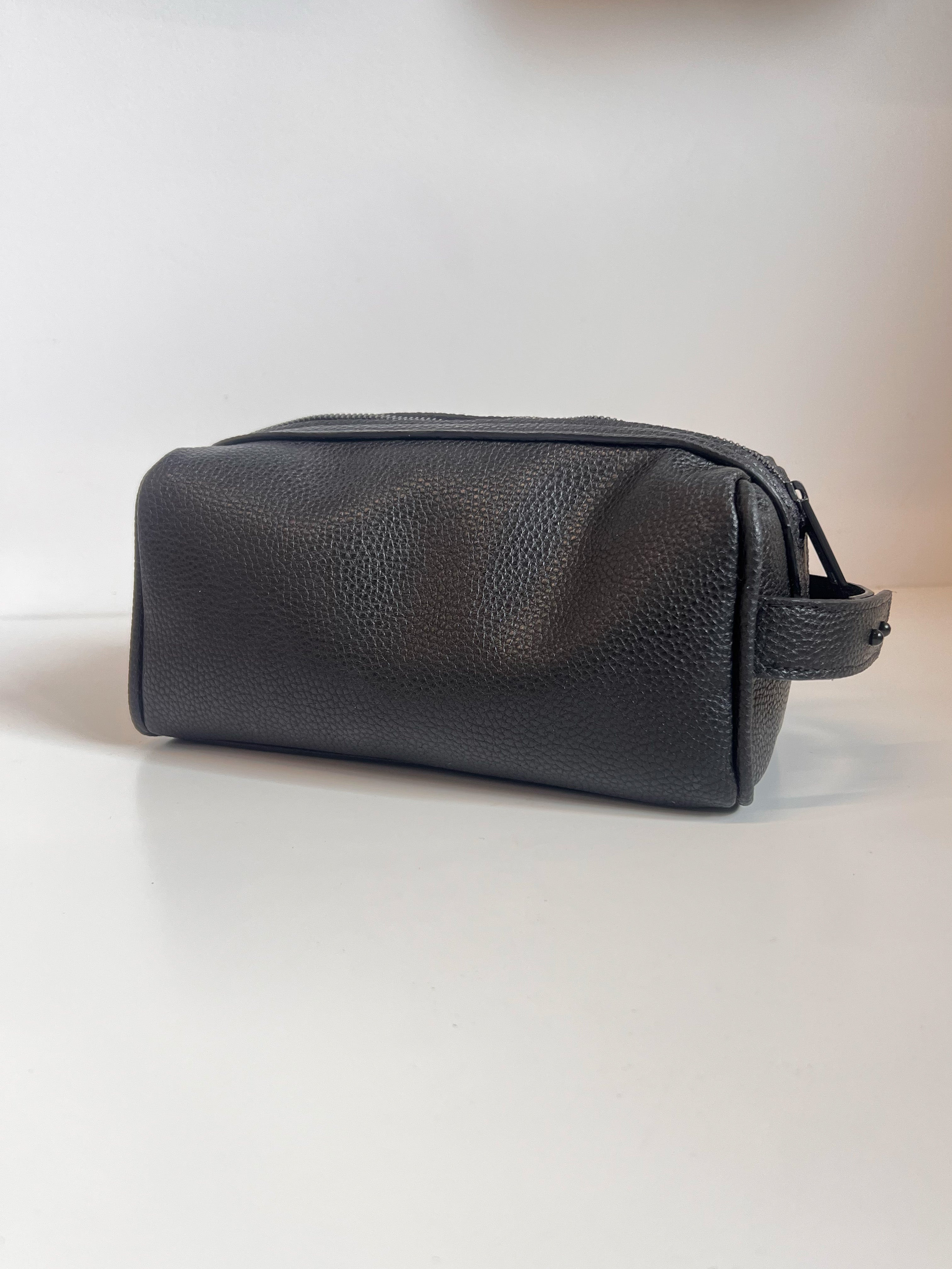 Pebbled Leather Washbag in Black Onyx SAMPLE