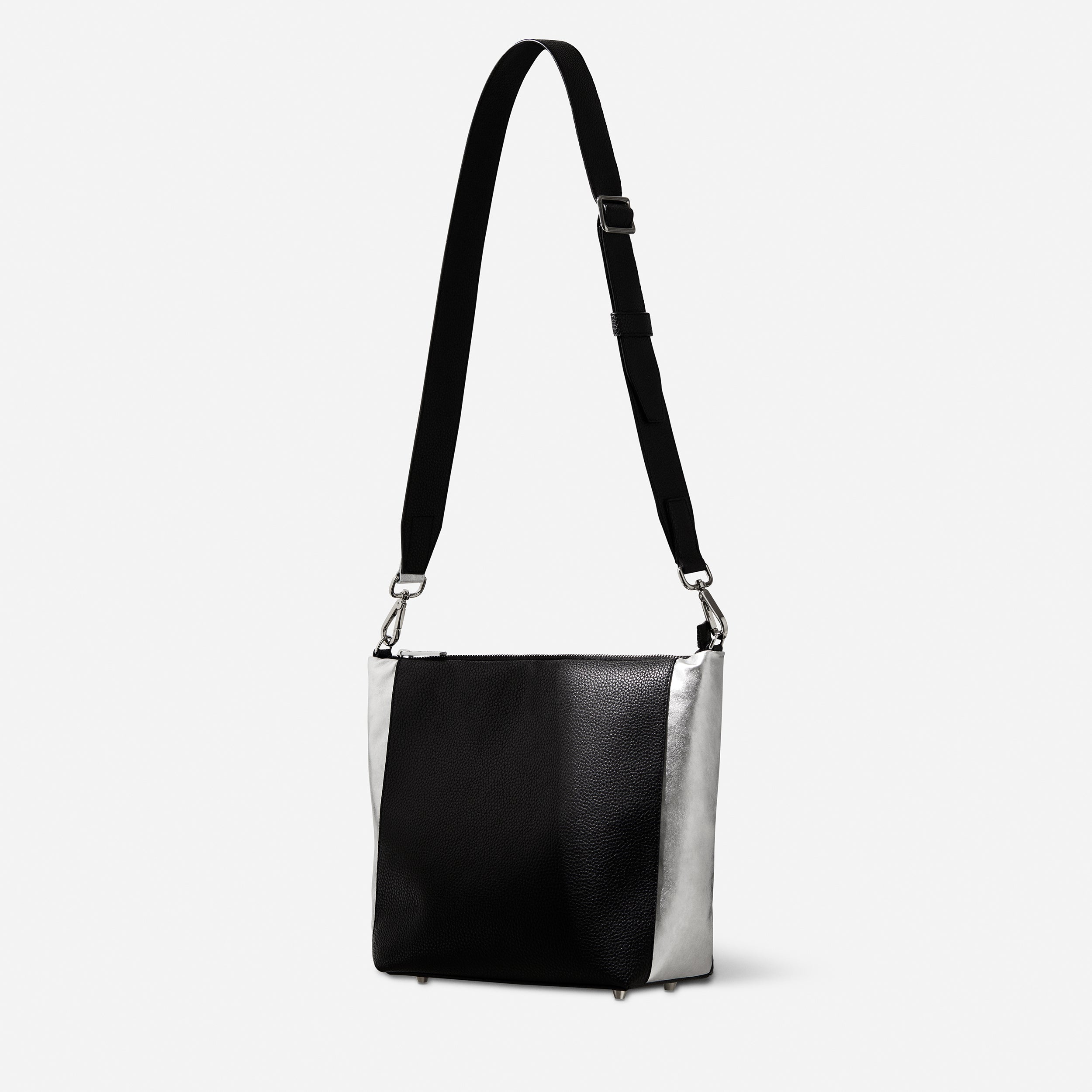 Mel x BEEN London crossbody Black Silver crossbody strap