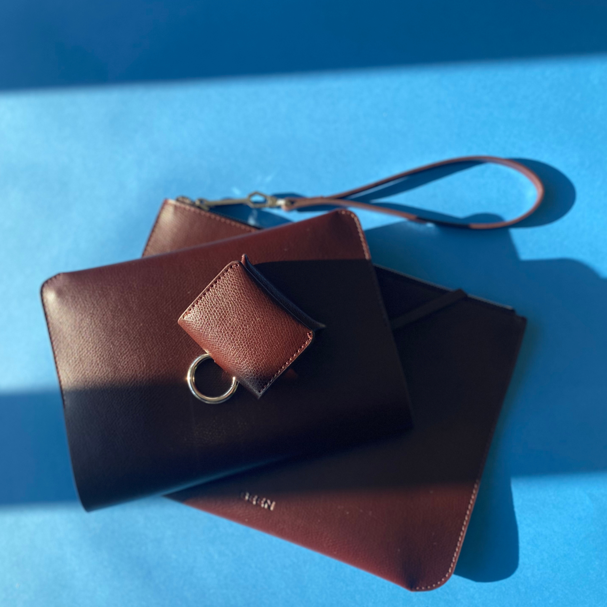 Sidney Radix Brown Vegan Airpods Case