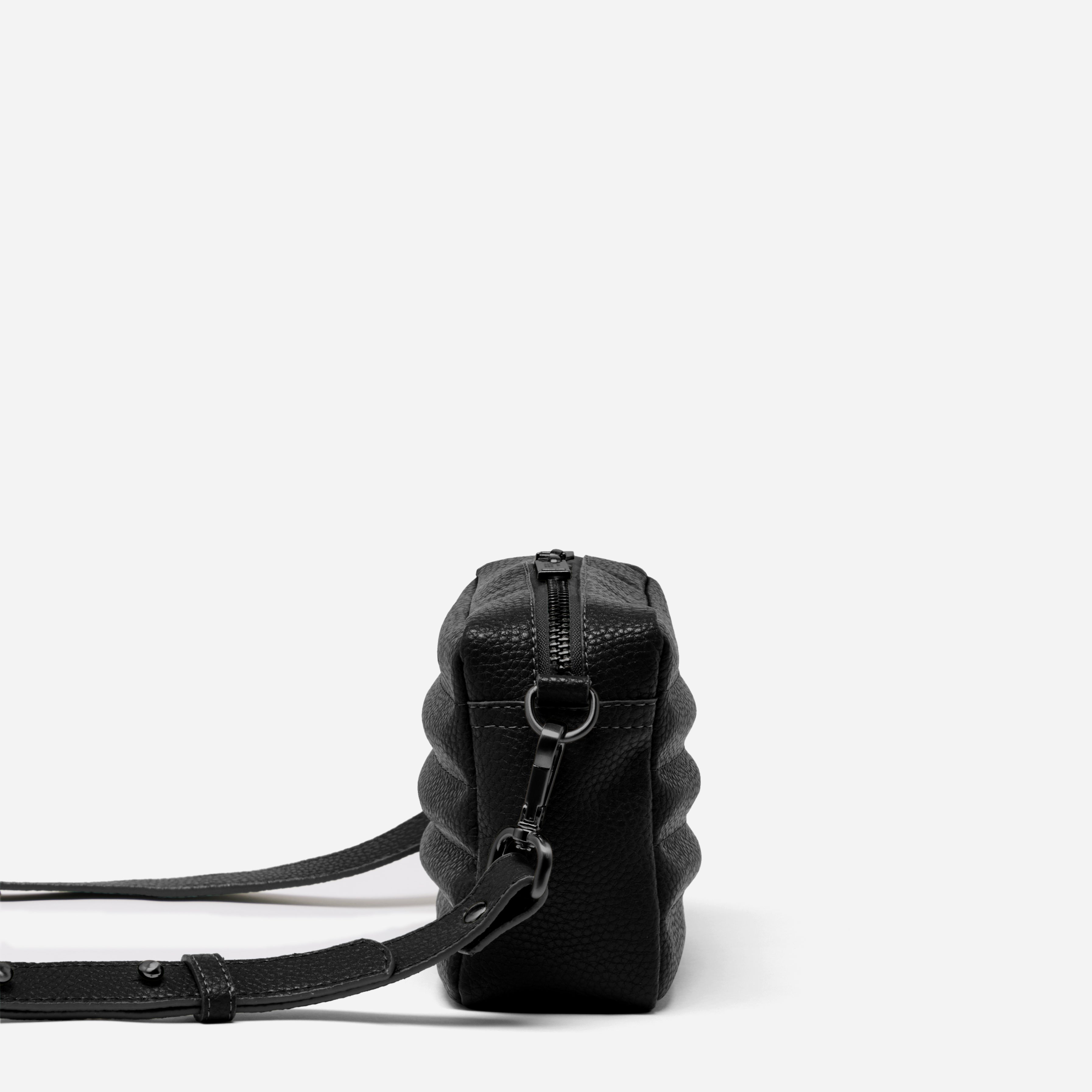 Ridley Crossbody Black onyx side view