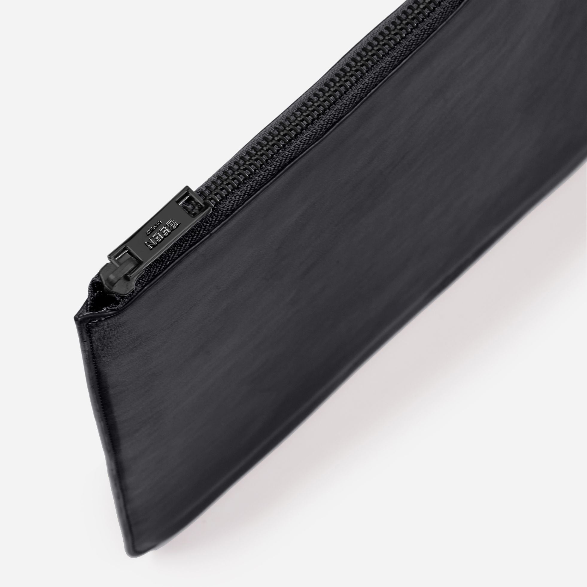 Martello Laptop Case- Large pouch in Black Onyx top