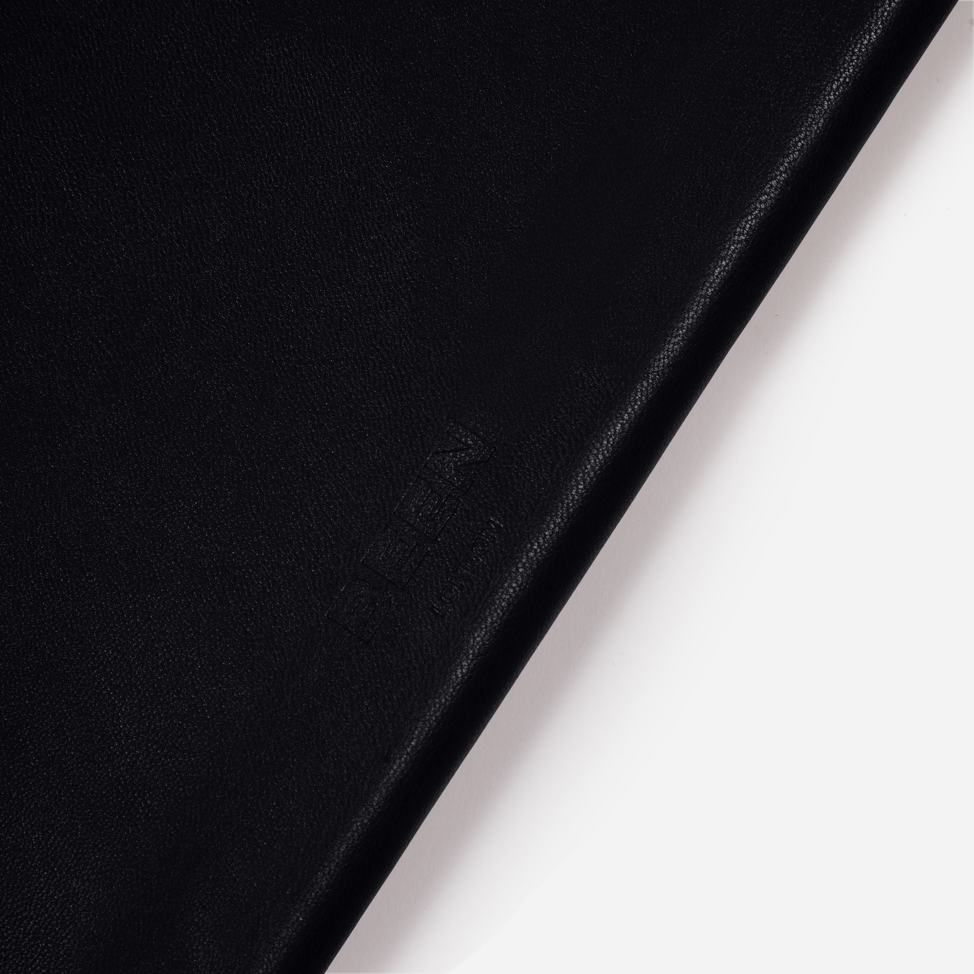Martello Laptop Case- Large pouch in Black Onyx logo